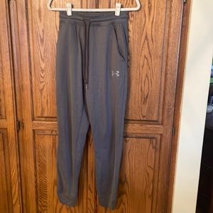 Loose gray size small cold gear sweat pants. Mint condition. Elastic waist